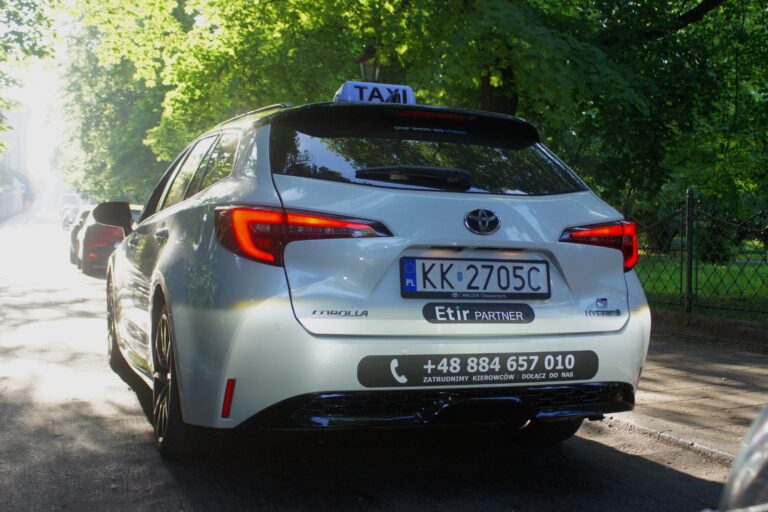 Jak dbać o samochód pracujący na taxi? Praktyczne wskazówki od ETIR
