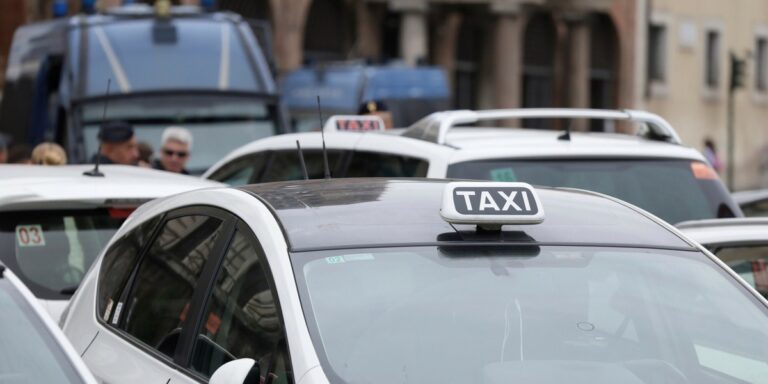 Jak zwiększyć zysk z każdego kursu – praktyczne wskazówki dla kierowców taxi